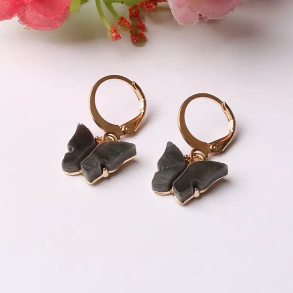 🆑10/$25🆑𝗖𝗟𝗘𝗔𝗥𝗔𝗡𝗖𝗘 Black Butterfly Hoop Earrings NEW - Picture 3 of 9